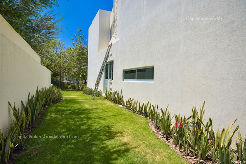Imagen 7 de 30 de Casa De Lujo Nueva Con Amplio Jardin En Reserva Real