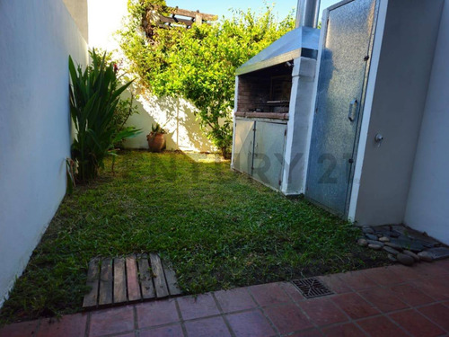 Venta Casa Tipo Duplex 3 Ambientes Ituzaingo Norte Con Entrepiso En Tercer Piso