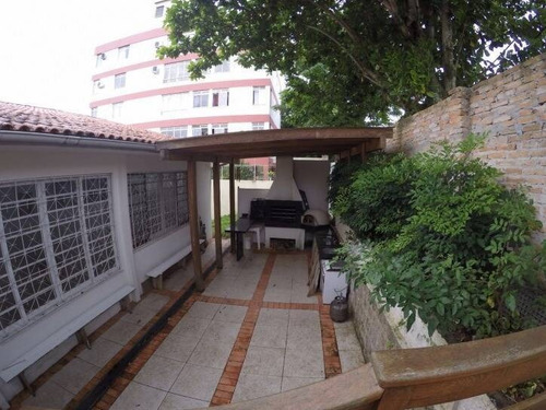 Casa Coqueiros, 5 Dormitórios, 3 Wc, 4 Vagas De Garagem - 2817