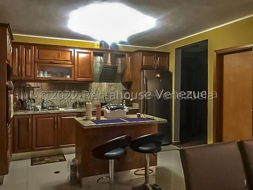 Imagen 1 de 13 de Acogedora Casa, Construida Con Materiales Y Acabados De Primera. Tres Hab Y Tres Baños. Ubicada En Un Circuito Cerrado De La Puerta De Maraven. #22-369.