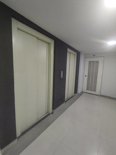 Imagen 10 de 16 de Leal Pérez Vende Apartamento Chimeneas, Vista Al Parque