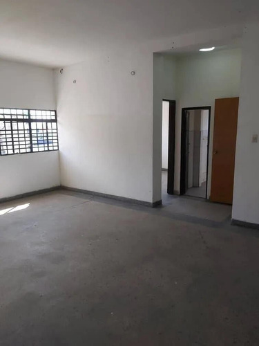 Galpón En La Candelaria, Av. Montes De Oca. Vende Crismelia Castillo Ing-011