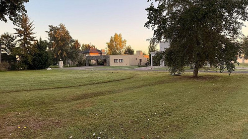 Lote En Esquina De 916 M2 En San Eliseo Golf, Con Escritura. San Vicente.