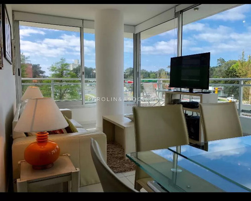 Oportunidad En Venta De 2 Dormitorios En Bellagio Tower, Punta Del Este.