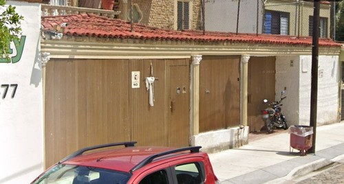 Casa En Remate Bancario En Calz. De Los Pirules, Granja, Zapopan, Jalisco (60% Descuento, Excelente Plusvalía) ¡gran Oportunidad De Inversión! - Sk12