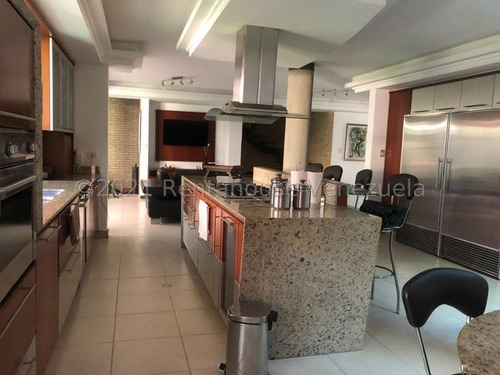 Se Vende Casa Tipo Townhouse Espaciosa, Amplia Inm, Con Cocina Empotrada Concepto Abierto E Integrada A La Sala Y Patio, Pisos De Porcelanato, Pozo Y Planta Electrica 100%. Altos De Guataparo