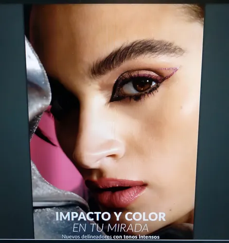 Avon Delineador Liquido - Impacto Y Color En Tu Mirada Tati Color Turquesa Bright Turquoise 103614 Efecto Glitter
