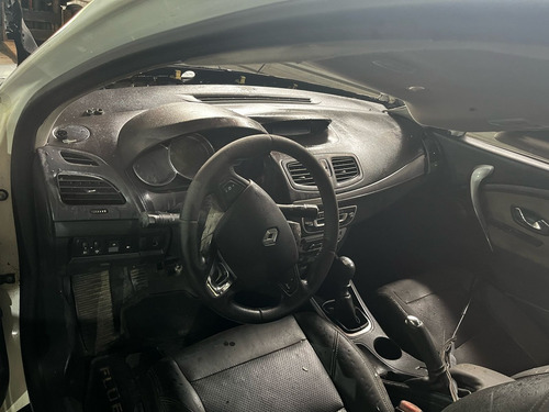 (8) Sucata Renault Fluence 2.0 Manual 2015 (retirada Peças)