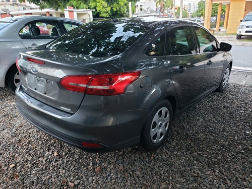 Imagen 7 de 8 de Ford Focus 2016 Gris