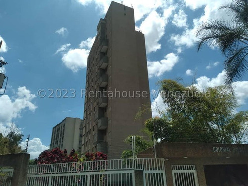 Estupendo Y Exclusivo Penthouse De Dos Niveles Más Un Rooftop/terraza Ubicado En Calle Cerrada. En Venta Altamira Mls #23-27428 Carmen Febles