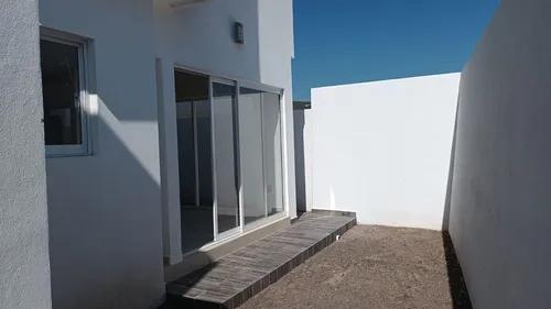 Venta De Casas En El Encino, Pasillo Lateral, Estudio O 4ta Rec En Pb, Lujo