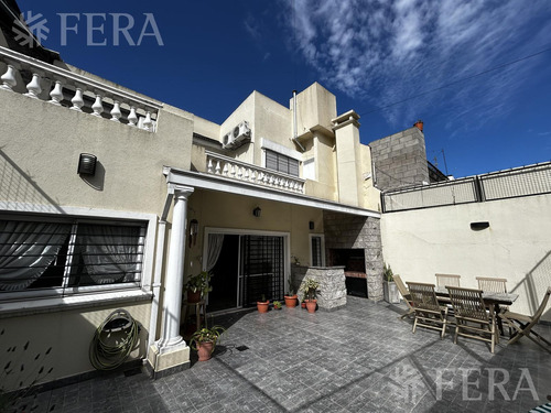 Venta Casa De 5 Ambientes Con Patio Y Cochera En Wilde