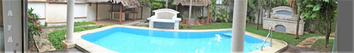 Casa En Venta, Estilo Clásico ,4 Recámaras En Residencial Campestre, Cancún