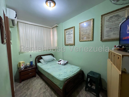 Jip 25-16988. Rent-a-house Vende Hermoso Townhouse De 261 Mts2, 5 Hab, 4 Baños, El Urbanismo Cuenta Con Cancha, Parque Infantil Conectado A Pozo Y Mucho Mas. En Urb. Araguama Country, Maracay.