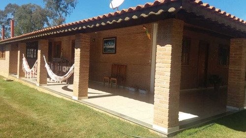 Ótima Chácara Em Cruzília , No Sul De Minas , Com 30 Mil M2, Excelente , Casa Principal , Casa Menor , Toda Cercada , 4klm Da Cidade. - 812