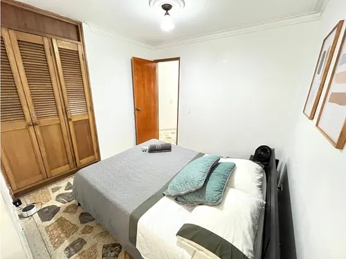 Apartamento En Venta En Laureles, Medellín Con Parqueadero Cubierto