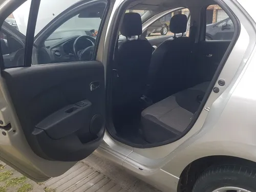 Renault Logan 1.6 Privilege / Intens