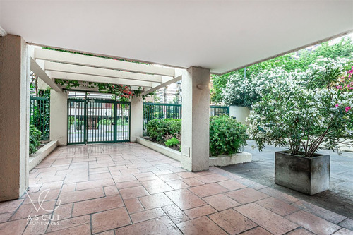 Departamento En Venta De 2 Dorm. En Las Condes