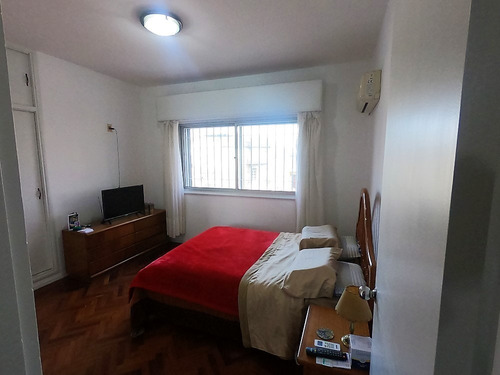 Imagen 8 de 12 de Oportunidad! Impecable Apartamento De 2 Dormitorios Al Frente, Con Ambientes Amplios Y Súper Luminosos. Excelente Ubicación Sobre Avenida Con Muy Buena Accesibilidad A Locomoción Y Servicios