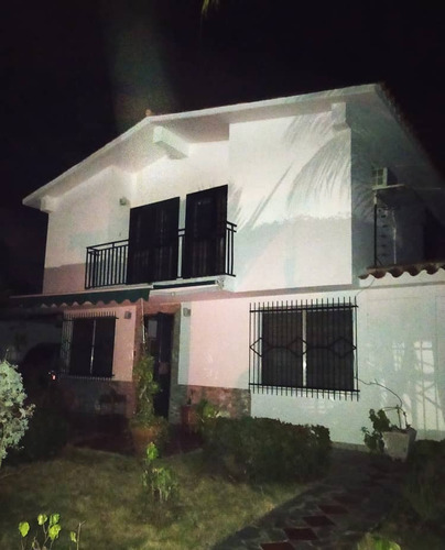 Julio Latouche 23-17509 Casa En Venta Cumboto Puerto Cabello, Muy Cerca Del Mar, Vigilancia Privada