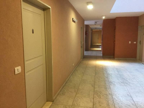 Imagen 3 de 10 de Monoambiente En Venta Con Renta Apto Residencial Y/o Profesional.