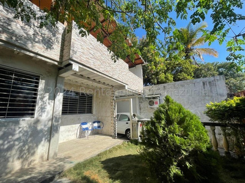 Casa En Venta La Candelaria Maracay 24-15414 Ap.