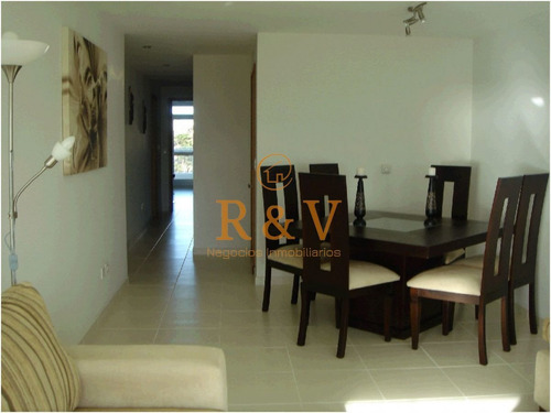 Imagen 2 de 30 de Apartamento En Seasons Tower, Mansa, Punta Del Este, 2 Dormitorios.
