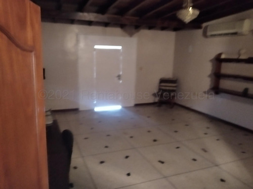 José Trivero Vende Vende Espectacular Quinta Con Acabados De Lujo. Cuenta Con Parrillera Y Balcon