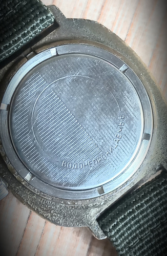 Relógio Urss Vostok Komandirskie, Mecânico Wosto A Corda Verde-musgo Dourado-escuro Branco (Usado)
