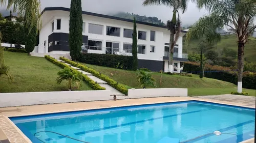 Finca Moderna En Copacabana