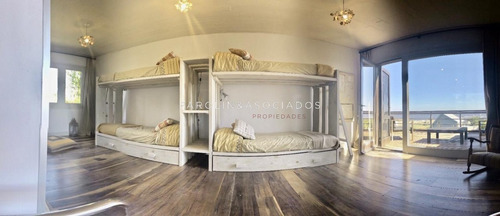Excepcional Casa Con Vista Al Mar!! -ref:2266