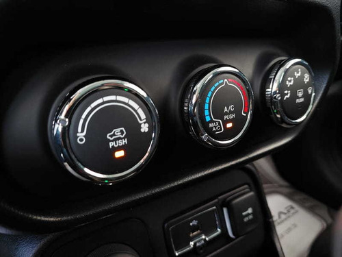 Imagem 12 de 15 de Jeep Renegade Sport Aut 2.0 Diesel 2017