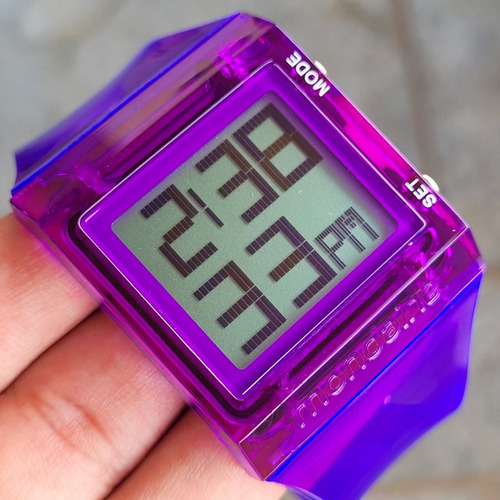 Relógio Digital Mondaine Twist Roxo 94410l0mcnp1 Fundo Cinza