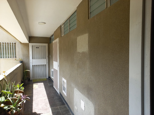 Apartamento En Macuto | 46m2. Ref.25m Negociable | Ave. La Playa | Vende Propietrario