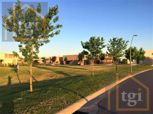 Imagen 5 de 17 de Lote A La Laguna En Venta En Puertos Del Lago - Muelles
