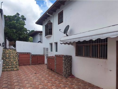 Casa En Venta En La Lagunita Con JardÃn En Calle Cerrada