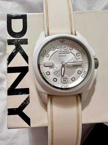 Reloj Dkny Blanco Engomado Sin Pila Para Reparar