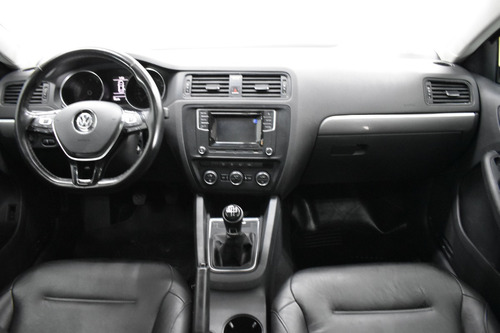 Imagen 11 de 14 de Volkswagen Vento 2.0 Advance Summer Pack Mt 2016 Rpm Moviles