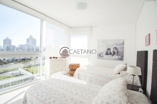 Imagen 6 de 23 de Venta De Excelente Apartamento De 3 Suites Más Dependencia Frente A Playa Brava, Punta Del Este. - Punta Del Este Brava