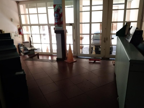 Retasado Gran Local En San Telmo 2000 M2 900 M2 De Terraza. Eeuu Y Defensa.