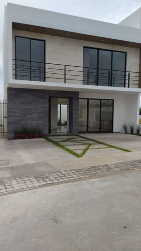 Imagen 15 de 18 de 3 Hermosas Casas En Juriquilla San Isidro, Roof Garde, Pasil