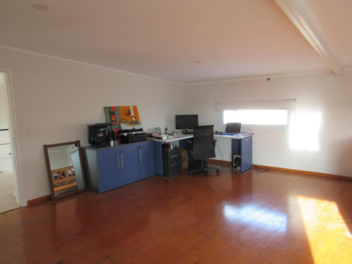 Casa En Venta - 3 Dormitorios 3 Baños - Cochera - 1.600mts2 - Chivilcoy