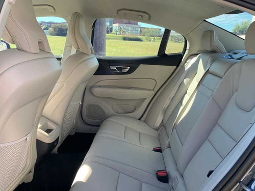 Volvo S60 T-4 Momentum 2.0 Turbo 190cv Aut./2020