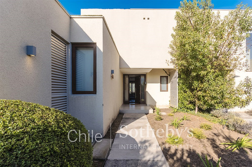 Casa En Venta De 3 Dorm. En Lo Barnechea