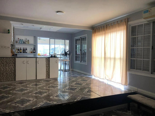 Casa En Venta - 5 Dormitorios 4 Baños - 10.062mts2 - San Miguel Del Monte