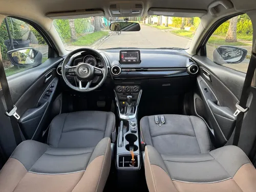 Mazda 2 Touring 1.5 At
