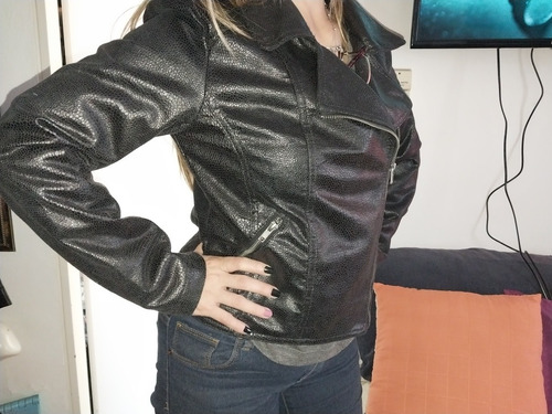 Campera  Talle M Simil Cuero Negra