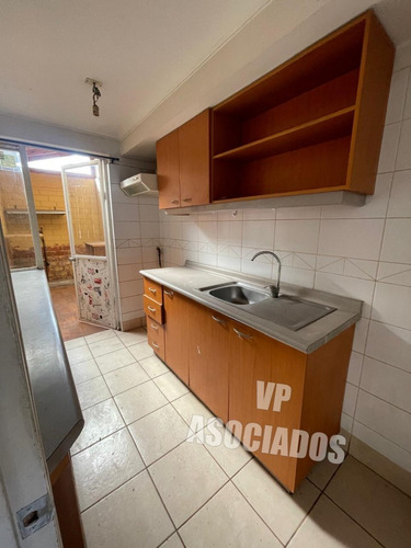 Prop Adjudica En Remate Casa De 3 Pisos Con 3 Dorm Y 3 Baños