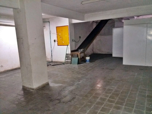 Alquiler Local Comercial En Ciudad Vieja, 201m2 En 2 Niveles