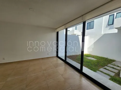 Casa En Renta En Altos Juriquilla, En Excelentes Condiciones Con Amenidades.